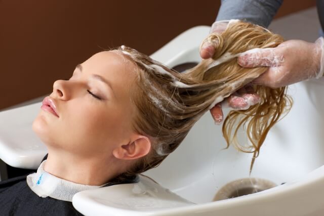髪は水洗いが一番いい？アトピーにやさしい洗髪方法